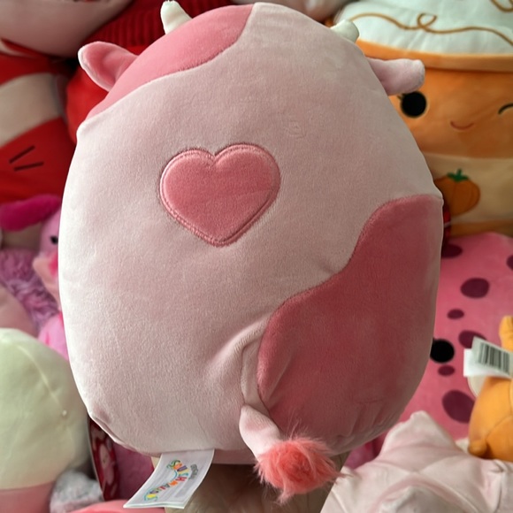 🐮 Squishmallows Reshma the Strawberry Cow! SUPER HTF, NWT Strawberry on belly! - Picture 4 of 4